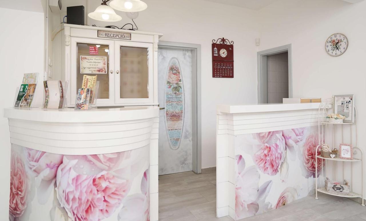 Villa Rose Garden Nyíregyháza Εξωτερικό φωτογραφία