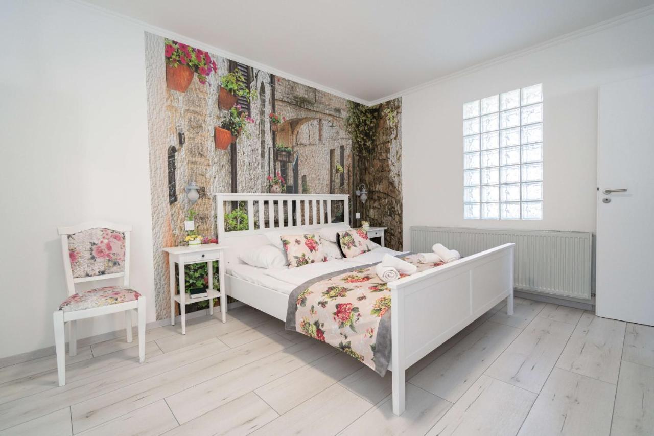 Villa Rose Garden Nyíregyháza Εξωτερικό φωτογραφία
