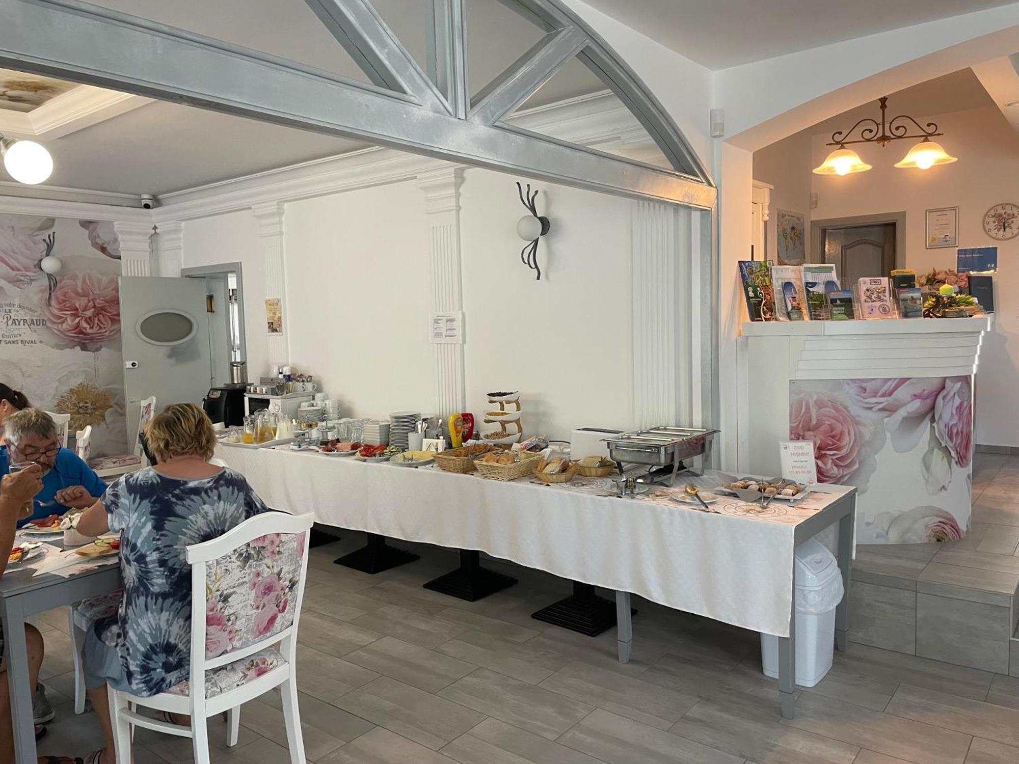Villa Rose Garden Nyíregyháza Εξωτερικό φωτογραφία