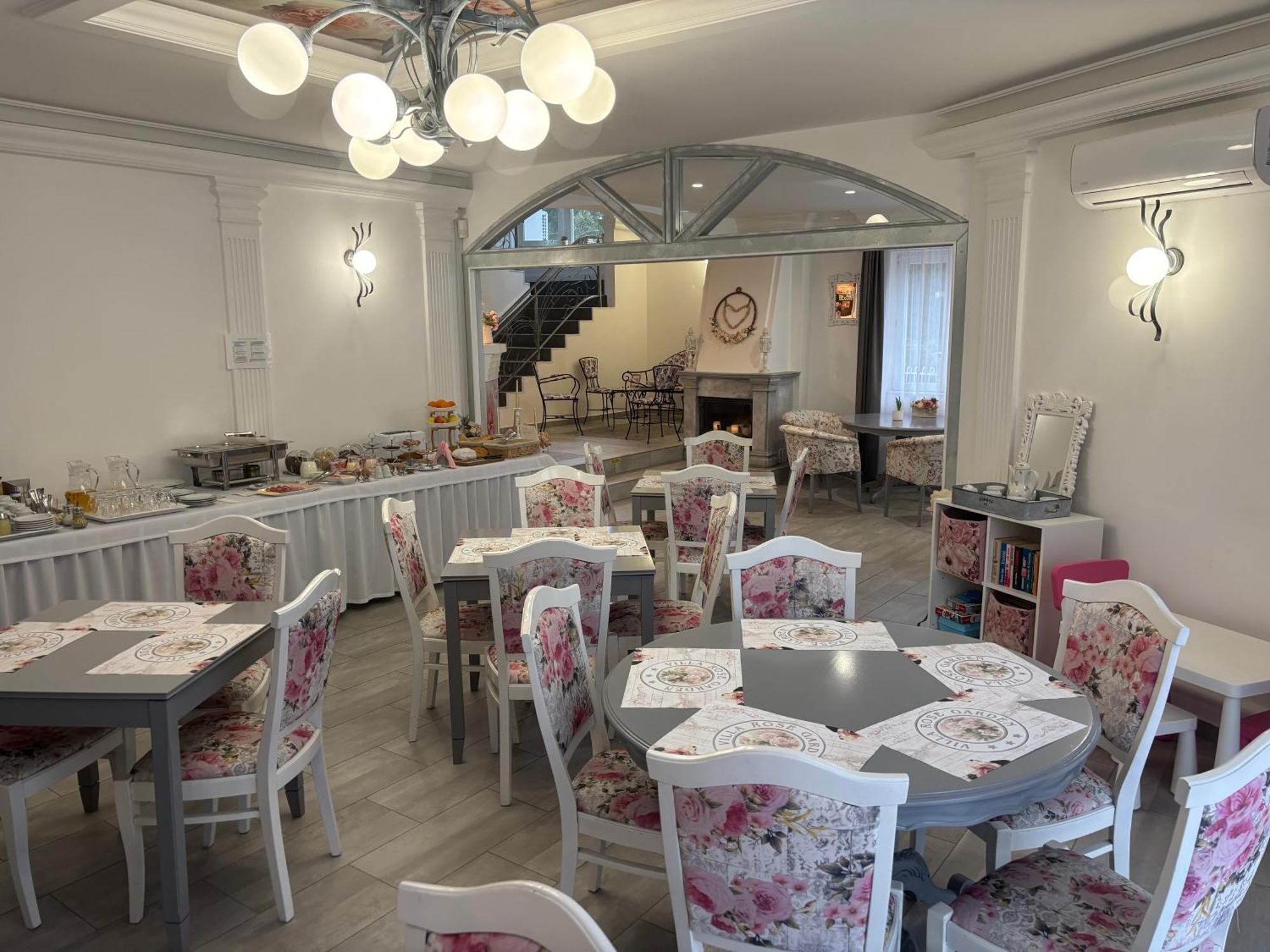 Villa Rose Garden Nyíregyháza Εξωτερικό φωτογραφία